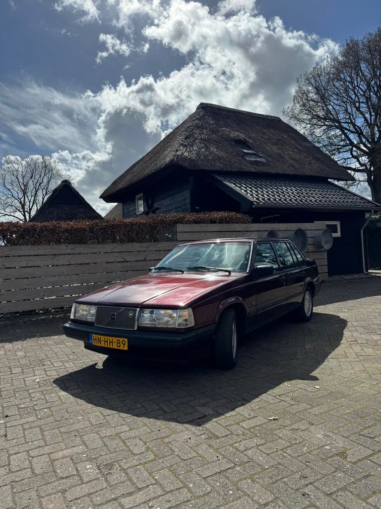 Volvo 940 2.3 Polar U9 1994 Rood, Auto's, Volvo, 662 kg, 4 cilinders, Origineel Nederlands, Grijs