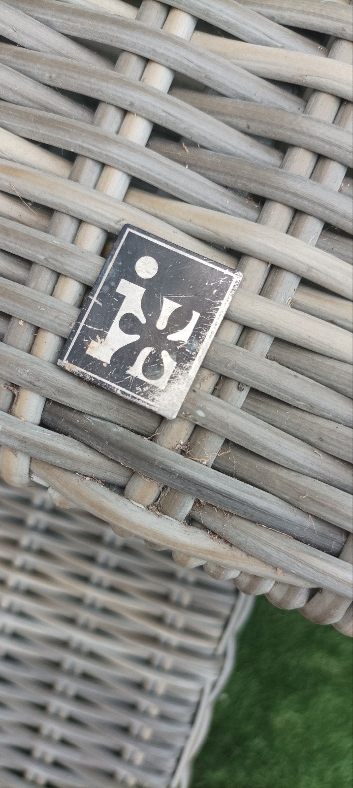 Foto 5 van Grijze wicker loungeset met hocker en gratis kussens