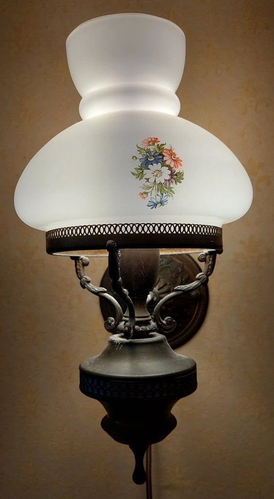 Antieke brocante wandlamp met bloemmotief, Antiek en Kunst, Ophalen