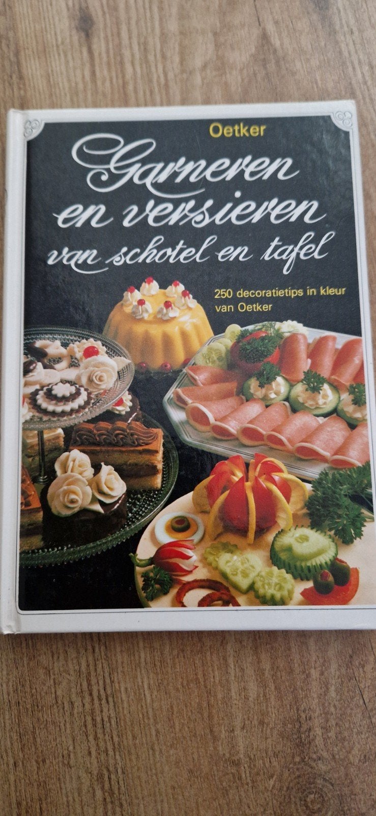 Dr. Oetker Garneren en Versieren van Schotel/tafel vintage, Boeken, Taart, Gebak en Desserts, Dr. Oetker, Ophalen of Verzenden