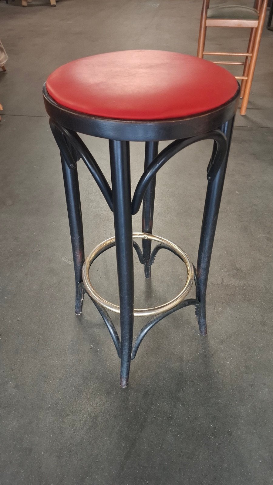 6 thonet bistro krukken met messing voet cafe horeca partij, 5 krukken of meer, 60 tot 90 cm, Ophalen of Verzenden, Zo goed als nieuw