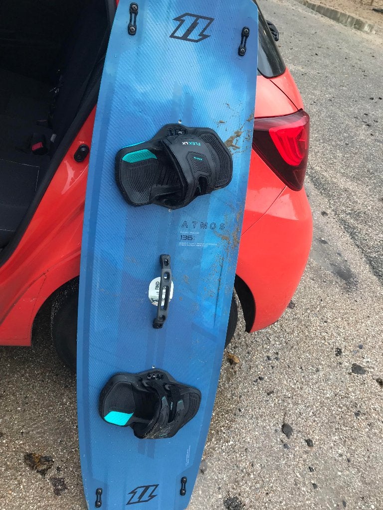 Kiteboard North Atmos Twintip 136 te koop incl. reparatieset, Watersport en Boten, Ophalen, Gebruikt, Twintip, Kiteboard