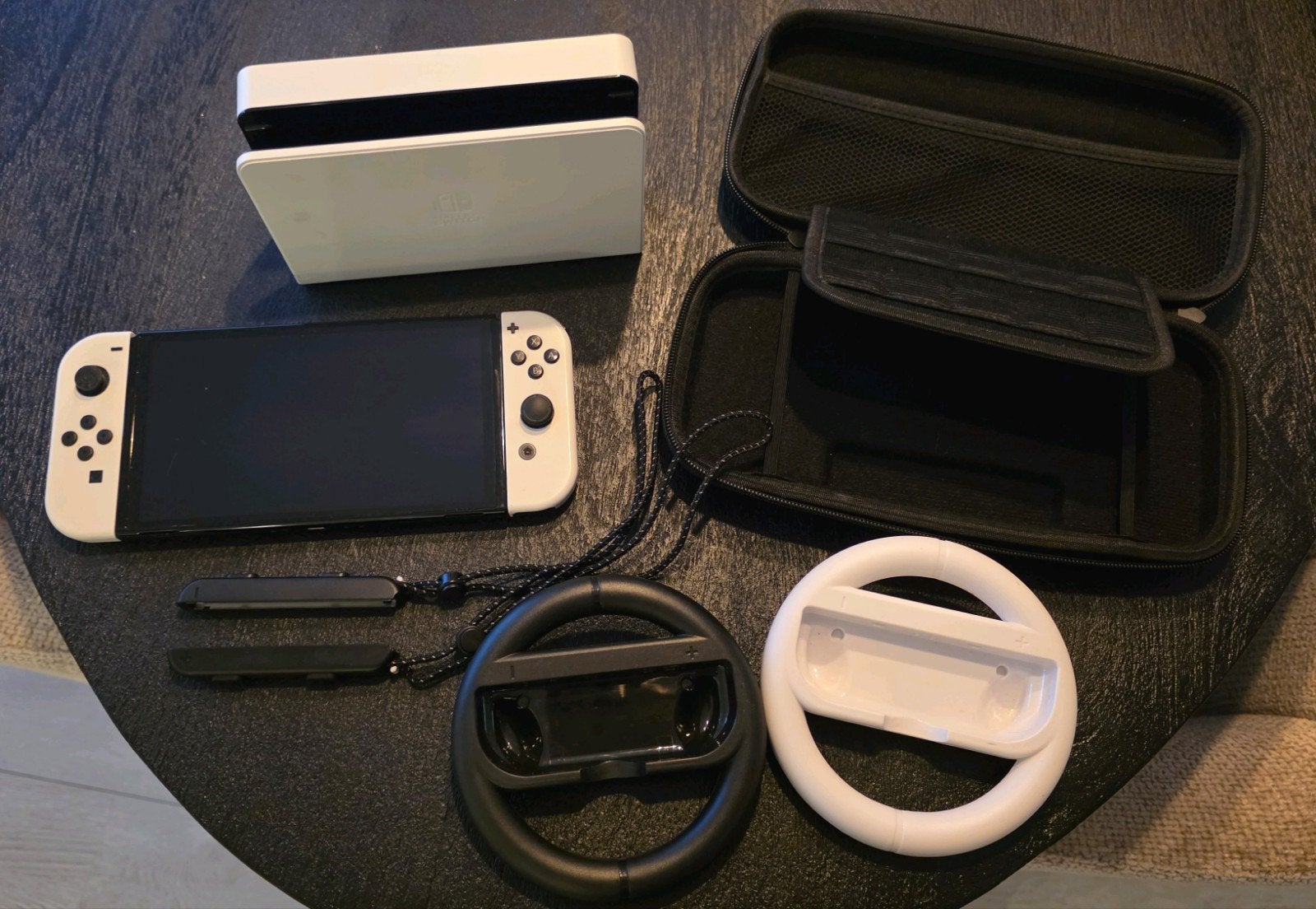 Nintendo Switch OLED Wit met game en accessoires, Spelcomputers en Games, Spelcomputers | Nintendo Switch, Switch OLED, Met games
