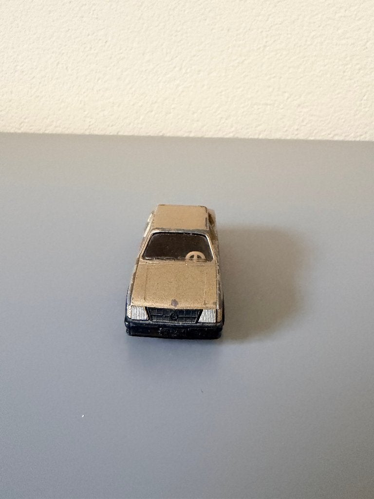 Siku 1047 Opel Kadett SR vintage modelauto, Hobby en Vrije tijd, Ophalen of Verzenden, Gebruikt, Auto, SIKU