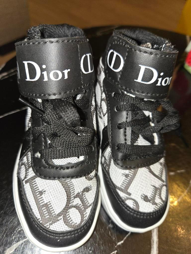 Dior kindersneakers maatje 21 zgan, Schoentjes, Jongetje of Meisje, Ophalen of Verzenden, Zo goed als nieuw