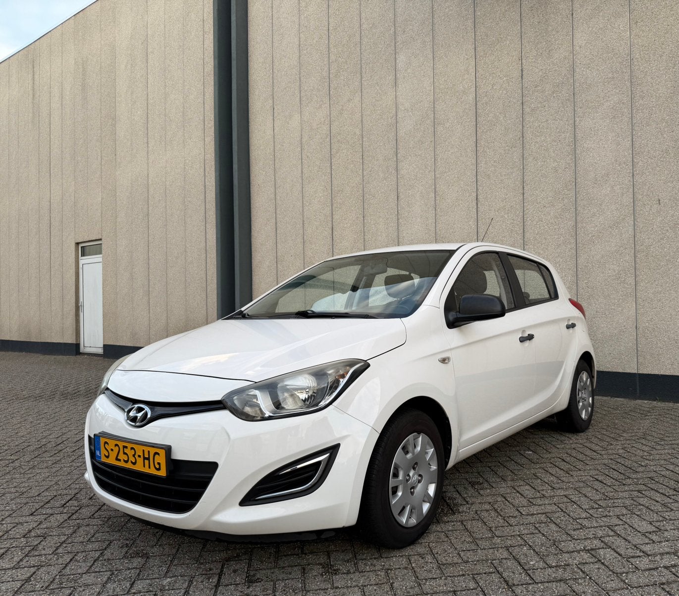 Hyundai i20 1.2i |AIRCO|5DEURS|ELEKTRISCHE RAMEN, 4 cilinders, Wit, Handgeschakeld, 850 kg