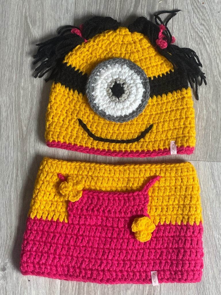 Minion muts gehaakt met col sjaal, Meisje, Nieuw, Ophalen of Verzenden, 104 of kleiner