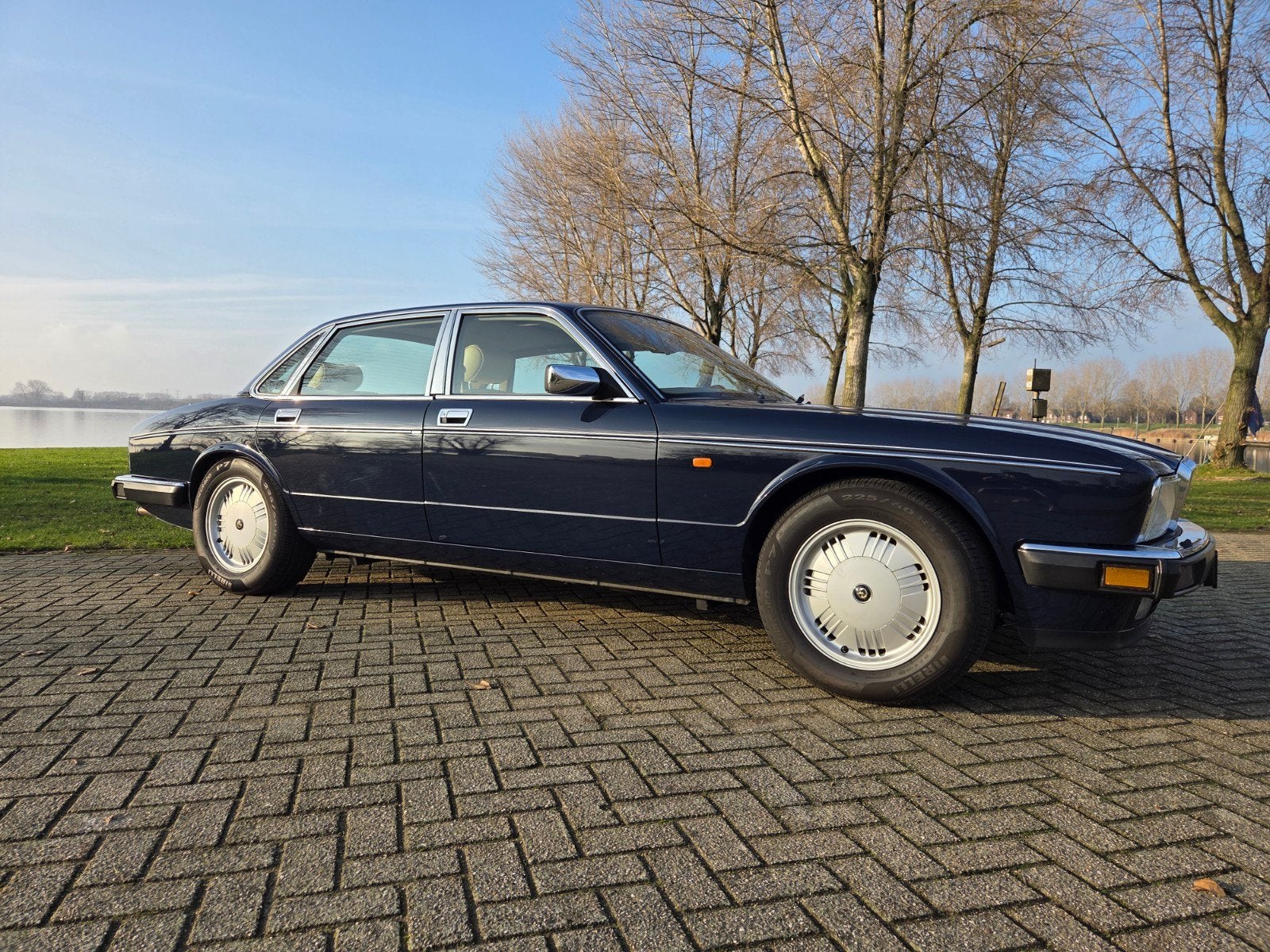 Daimler Double Six 6.0 V12 (1994), foto 2