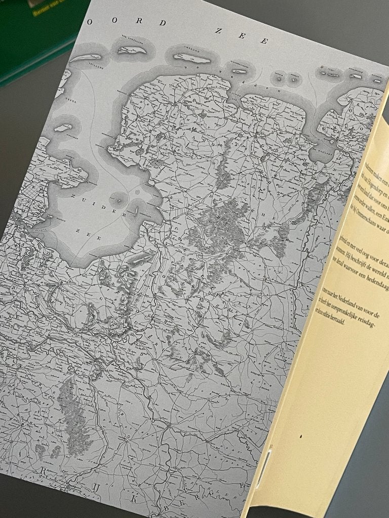 reisgids De zomer van 1823 - Lopen met Van Lennep. 2010, Boeken, Reisgidsen, Overige merken, Ophalen of Verzenden, Zo goed als nieuw