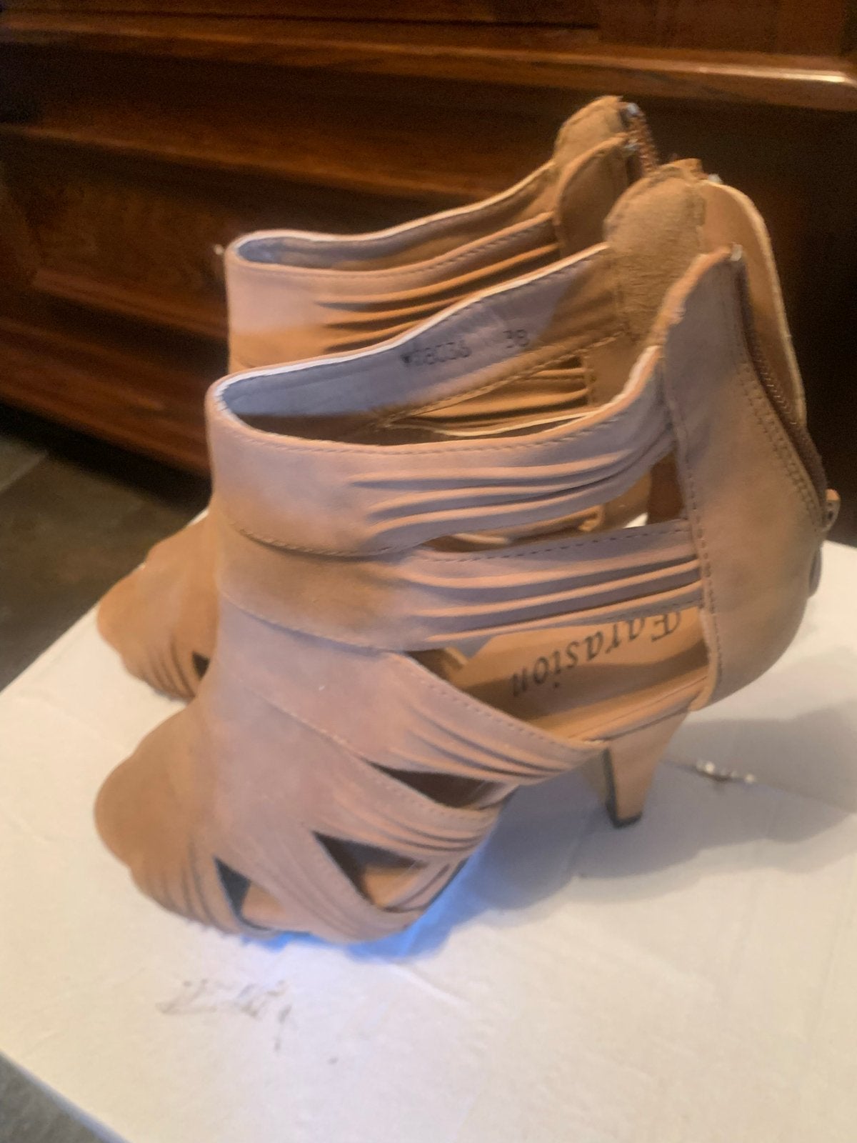 Nieuwe bruine naaldhakken maat 38, Ophalen of Verzenden, Nieuw, Bruin, Pumps