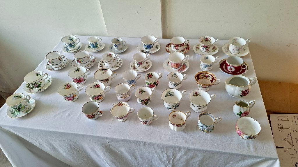 Royal Albert Bone China verzameling losse kopjes en schotels, Ophalen
