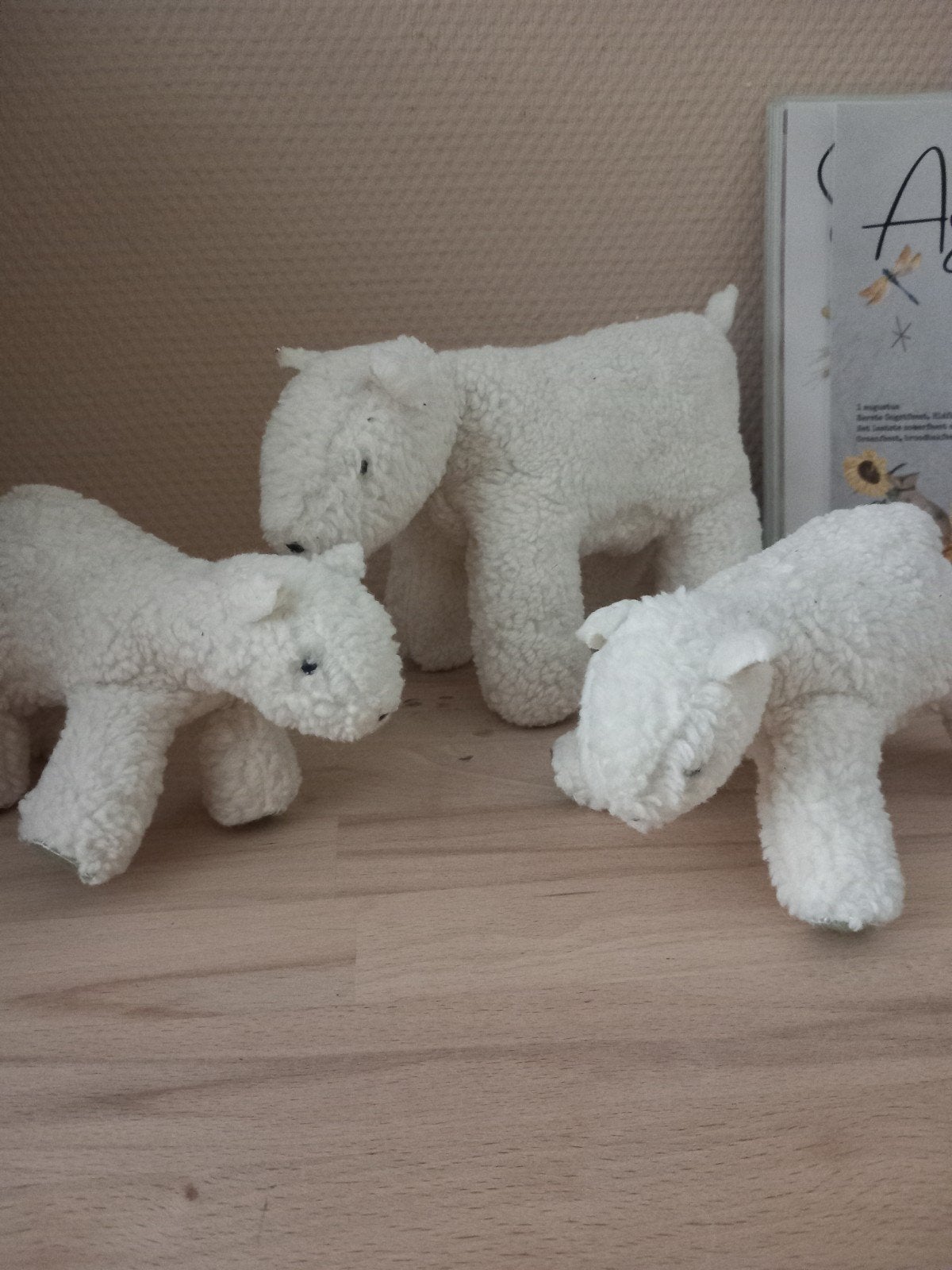 ijsberen van borgstof en vilt - Moeder en 2 kleintjes, Ophalen of Verzenden, Zo goed als nieuw, Figuurtje(s), Wolvilt