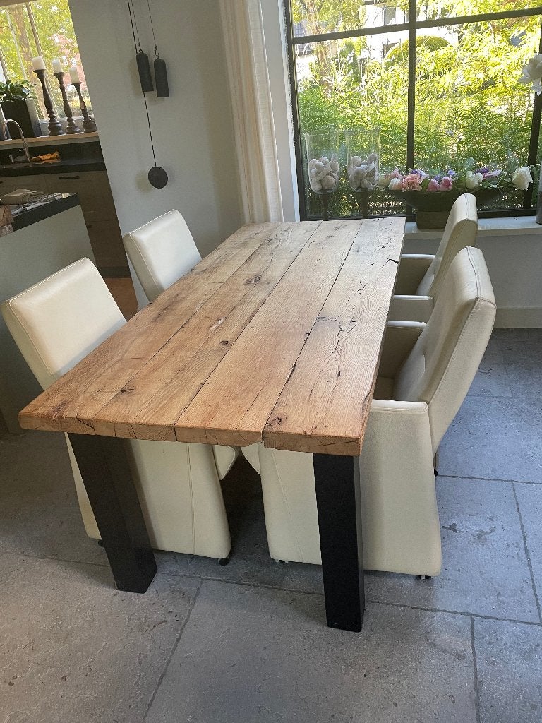 eettafel uit oude eiken gebinten, Ophalen, Antiek eikenhout, moderne stalen poten, gepoedercoat, Gebruikt, 150 tot 200 cm