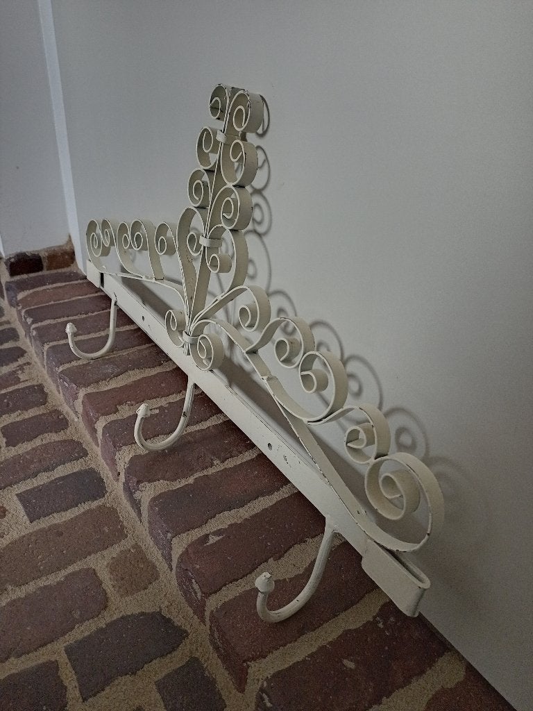 brocante metalen wand/kapstok creme sierlijk, Wandkapstok, Gebruikt, Ophalen of Verzenden, Minder dan 100 cm