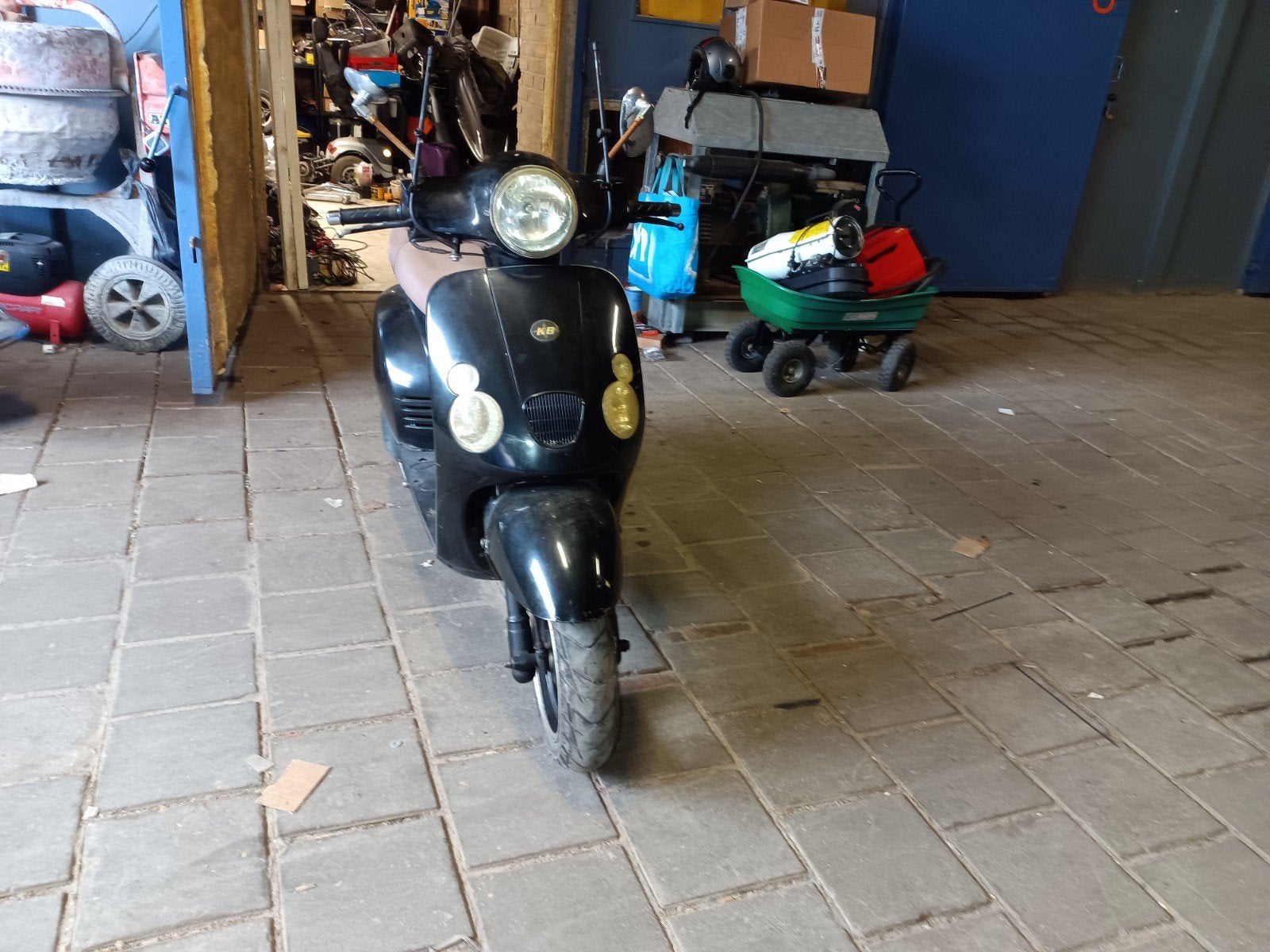 Te koop killerbee scooter met blauwe plaat, loop of sloop., Ophalen, Gebruikt, Benzine