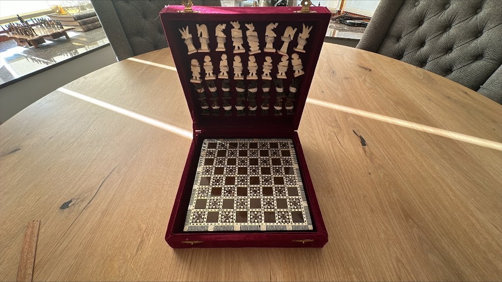 Luxe Handgemaakte Schaakset in Opbergkist - Kamelenbotten, Een of twee spelers, Ophalen of Verzenden, Gebruikt