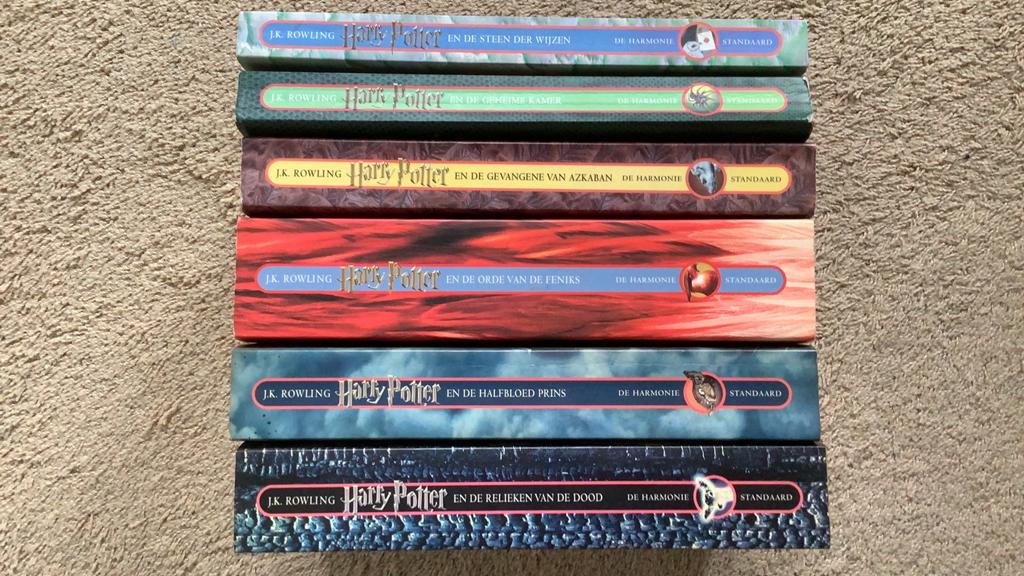 Harry Potter, J.K. Rowlimg, 6 paperbacks, 22x15 cm., Boeken, Ophalen of Verzenden, Zo goed als nieuw, Fictie