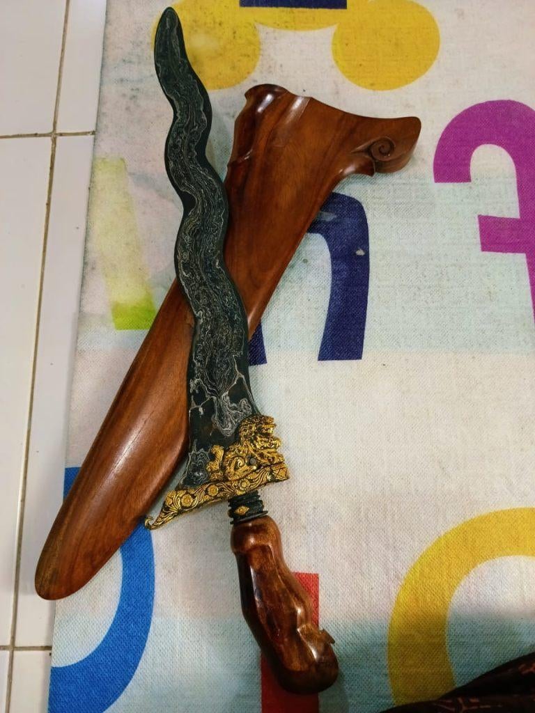Antike Keris Singa 7 Luk Kinatah Gold Pedaringan Kebak SVB81, Antiek en Kunst, Verzenden