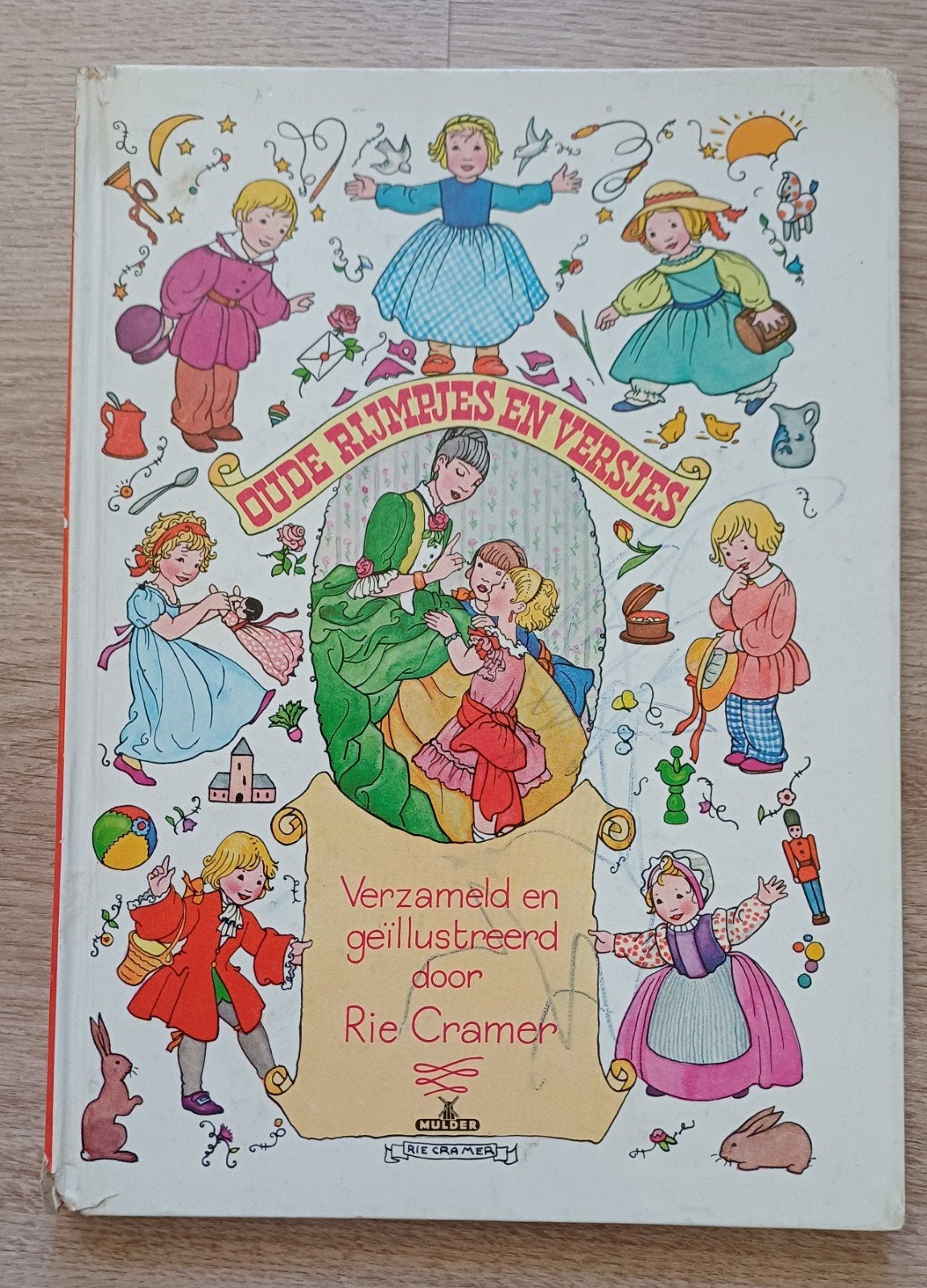 Oude Rijmpjes en Versjes - Rie Cramer, Gelezen, Non-fictie, Jongen of Meisje, Ophalen of Verzenden
