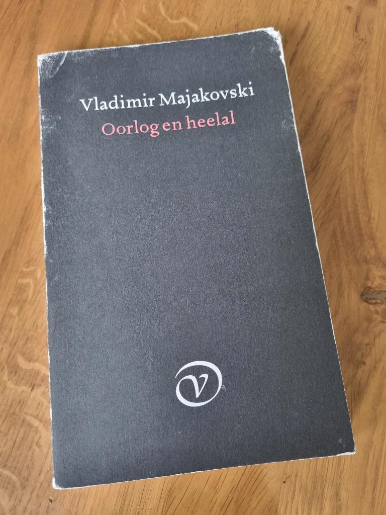 Vladimir Majakovski – Oorlog en heelal (Van Oorschot, 1989), Gelezen, Vladimir Majakovski, Ophalen of Verzenden, Eén auteur