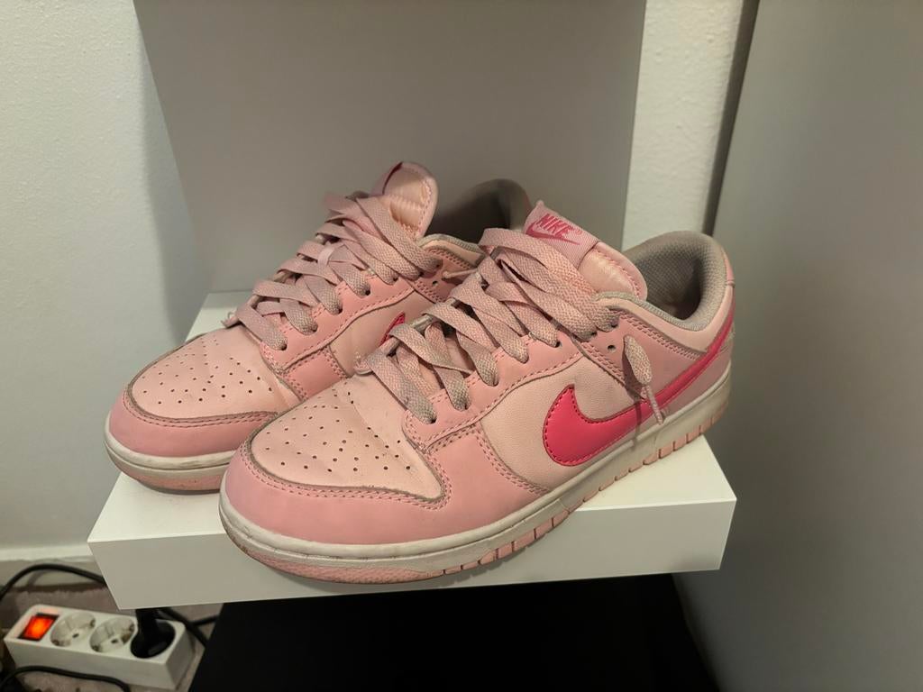 Nike dunk low triple pink, Ophalen, Roze, Sneakers of Gympen, Zo goed als nieuw