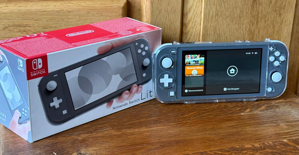 Nintendo Switch Lite Grijs ( NIEUW / NOOIT GEBRUIKT + HOES ), Spelcomputers en Games, Spelcomputers | Nintendo Switch Lite, Ophalen of Verzenden
