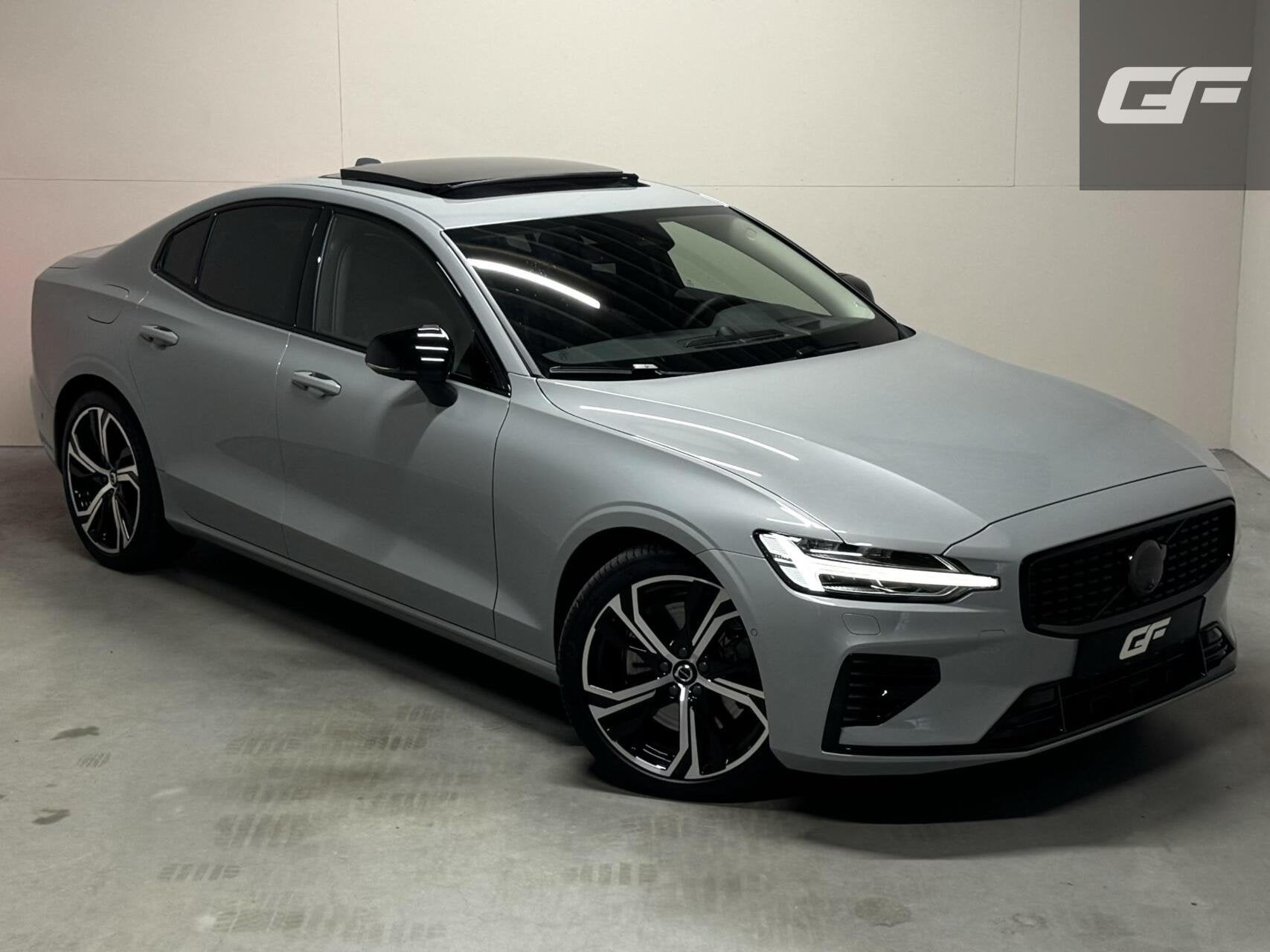Volvo S60 2.0 Recharge T8 AWD Ultimate Dark Pano B&W Massage, Auto's, Automaat, Dealer onderhouden, Gebruikt, Zwart