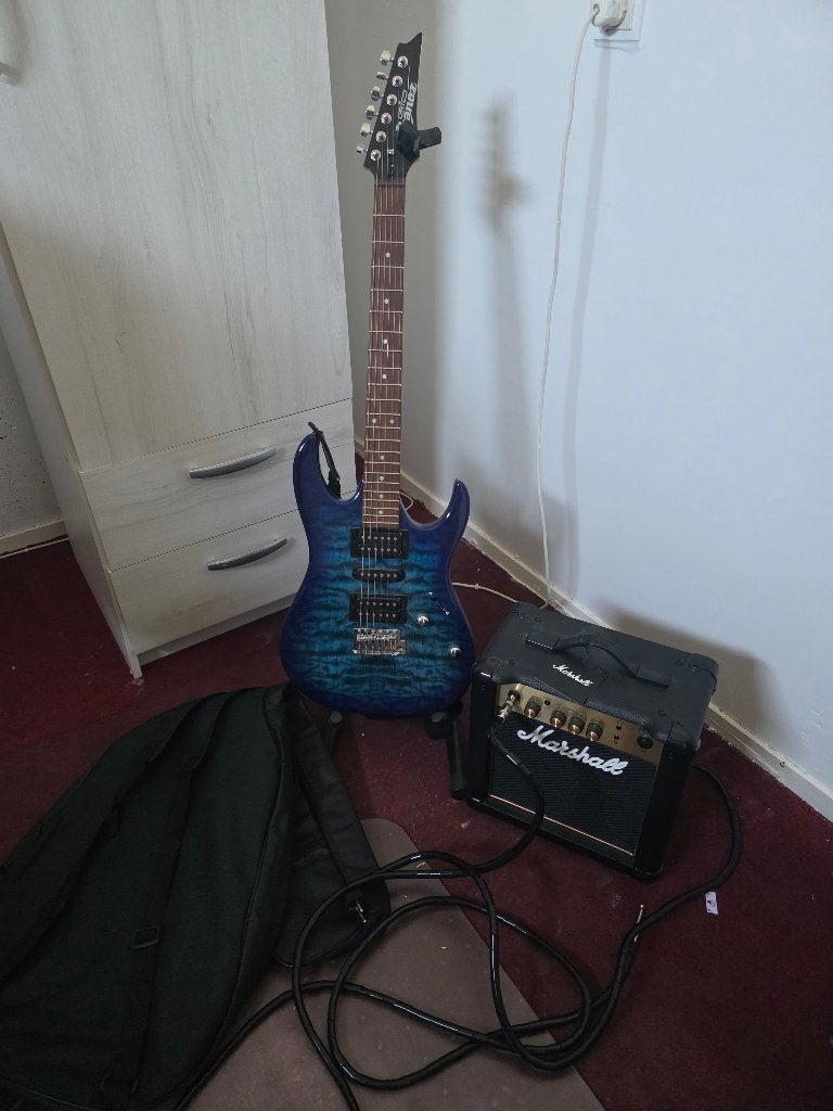 Electric guitar with amplifier and accessories, Ophalen, Zo goed als nieuw, Solid body, Overige merken
