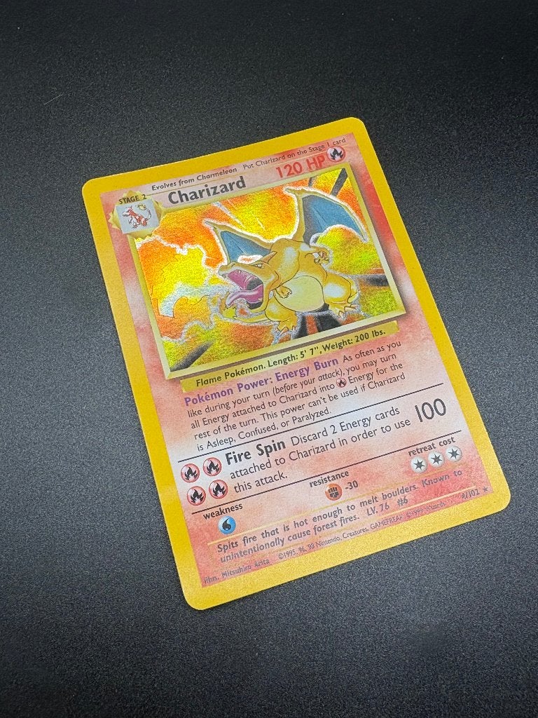 Charizard 4/102 Base Set Holo 1999 Pokémon, Hobby en Vrije tijd, Verzenden, Zo goed als nieuw, Losse kaart, Foil