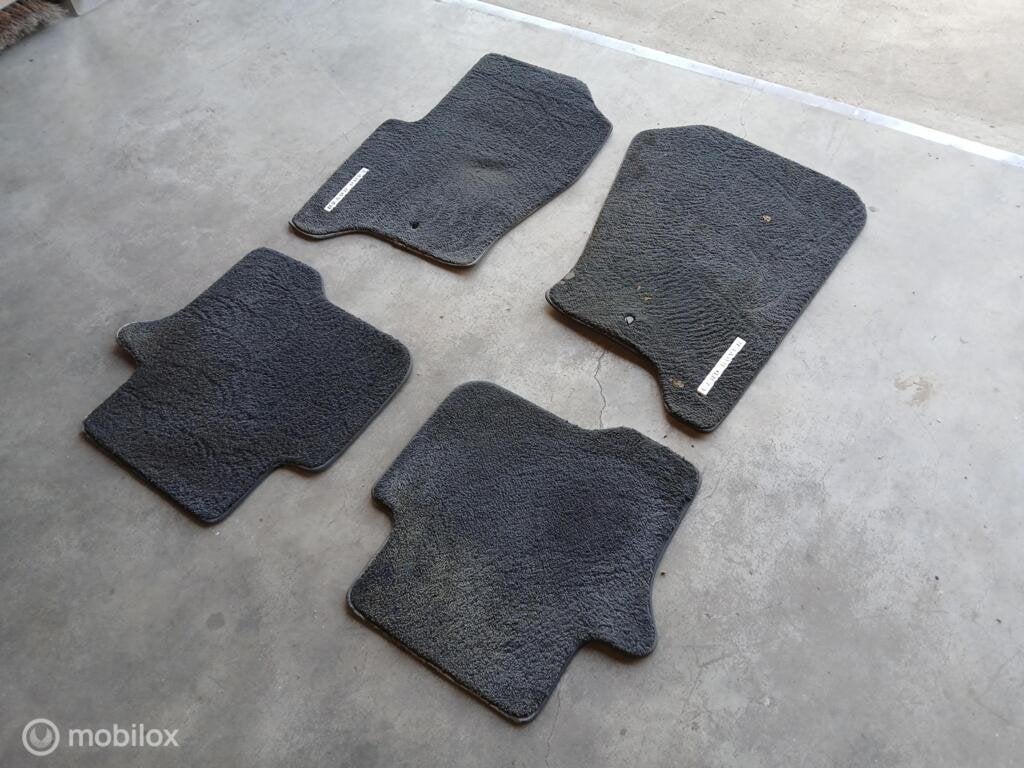 Matten set Land Rover Discovery IV 4 Vloermatten Stof Zwart, Land Rover, Ophalen of Verzenden, Gebruikt, Land Rover