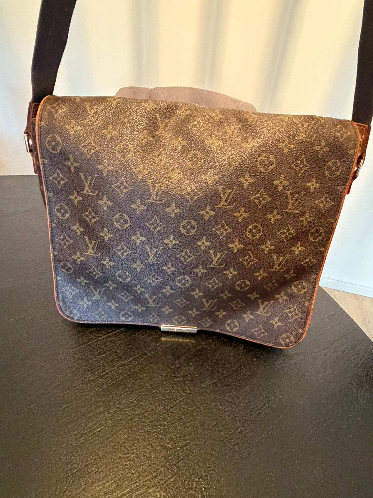 Louis Vuitton Abbesses Messenger in Monogram canvas, Ophalen of Verzenden, Zo goed als nieuw, Bruin, Handtas