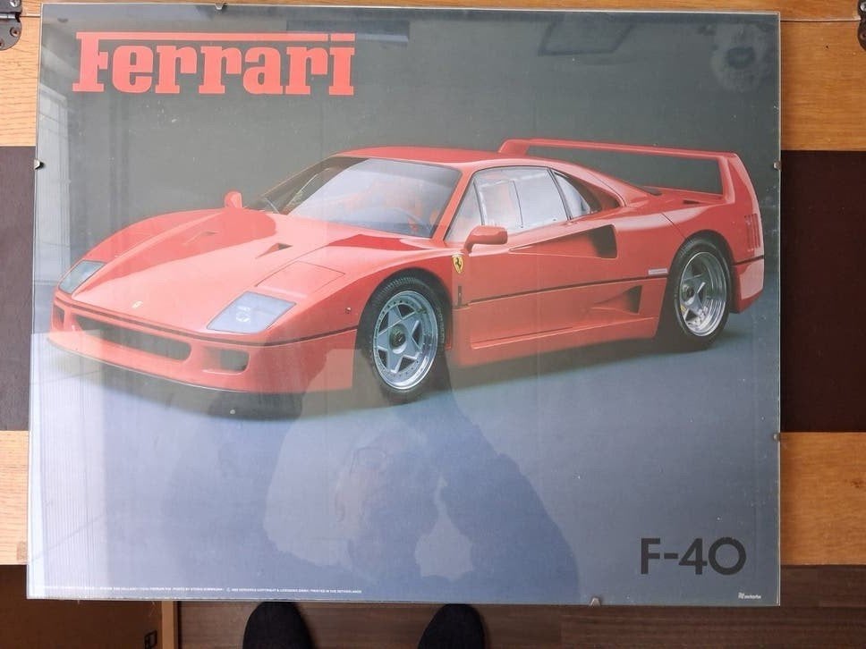 Ferrari F40 breed50cmhoog40cm.achter glas, Auto, 1:32 tot 1:50, Zo goed als nieuw, Ophalen
