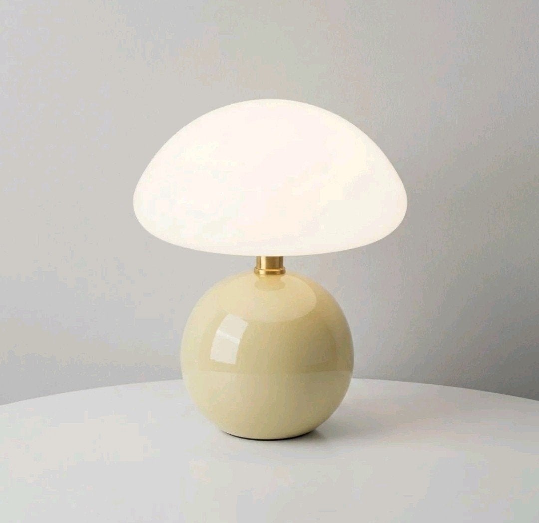 Decoratieve Tafellamp Met Bolvoet En Brede Kap, Ophalen of Verzenden, Gebruikt