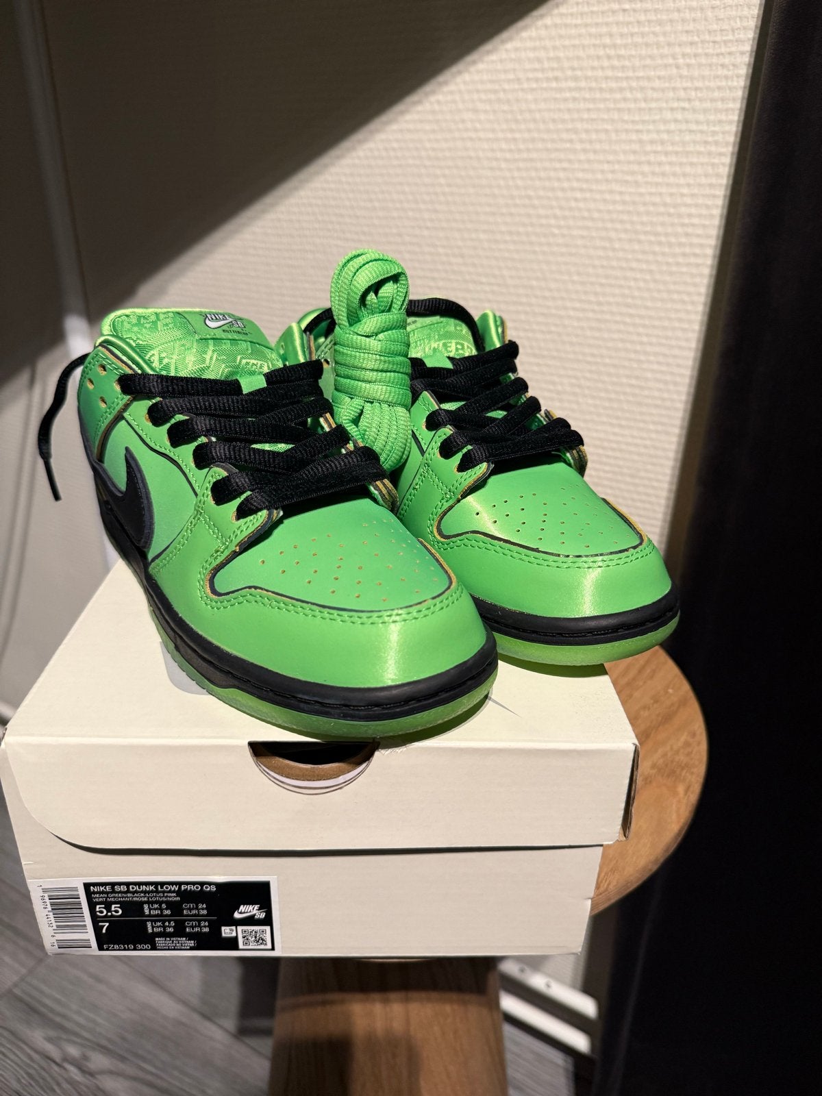 Nike SB Dunk Low Pro QS 'Bubbles' - Powerpuff Girls, Ophalen of Verzenden, Nieuw, Groen, Sneakers of Gympen