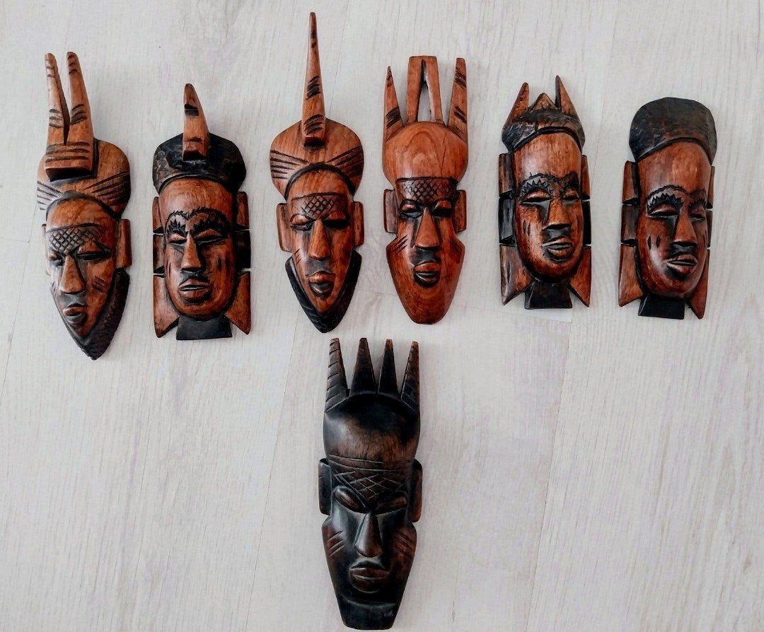 Set van 7 handgesneden Afrikaanse maskers van hout, Hout, Bruin, Afrika, Masker