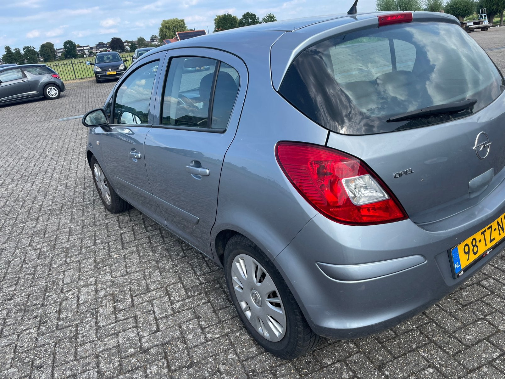Opel Corsa 1.2 16V 5D WR 2007 Grijs, Auto's, Voorwielaandrijving, 4 cilinders, 1229 cc, 49 €/maand