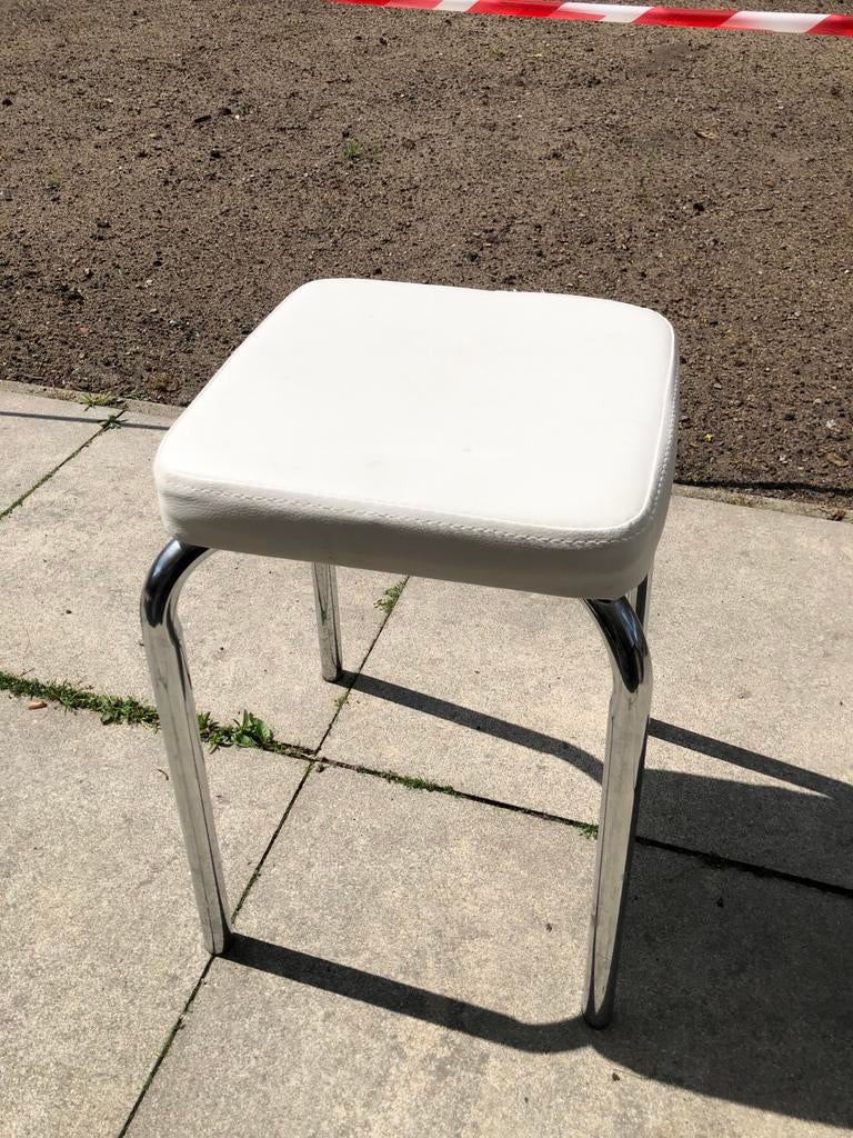 Witte kruk met chromen onderstel, Ophalen, Gebruikt, Staal