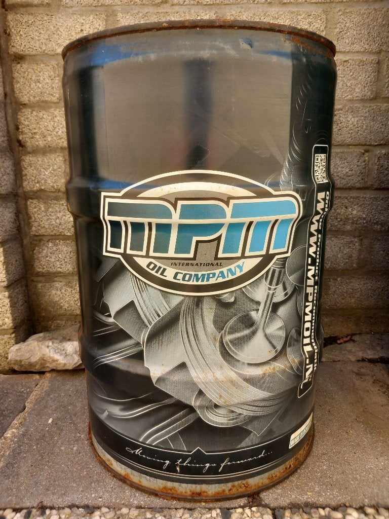 MPM Oil Company Olievat staal leeg vuurton mancave decoratie, Ophalen, Gebruikt, Vuurton