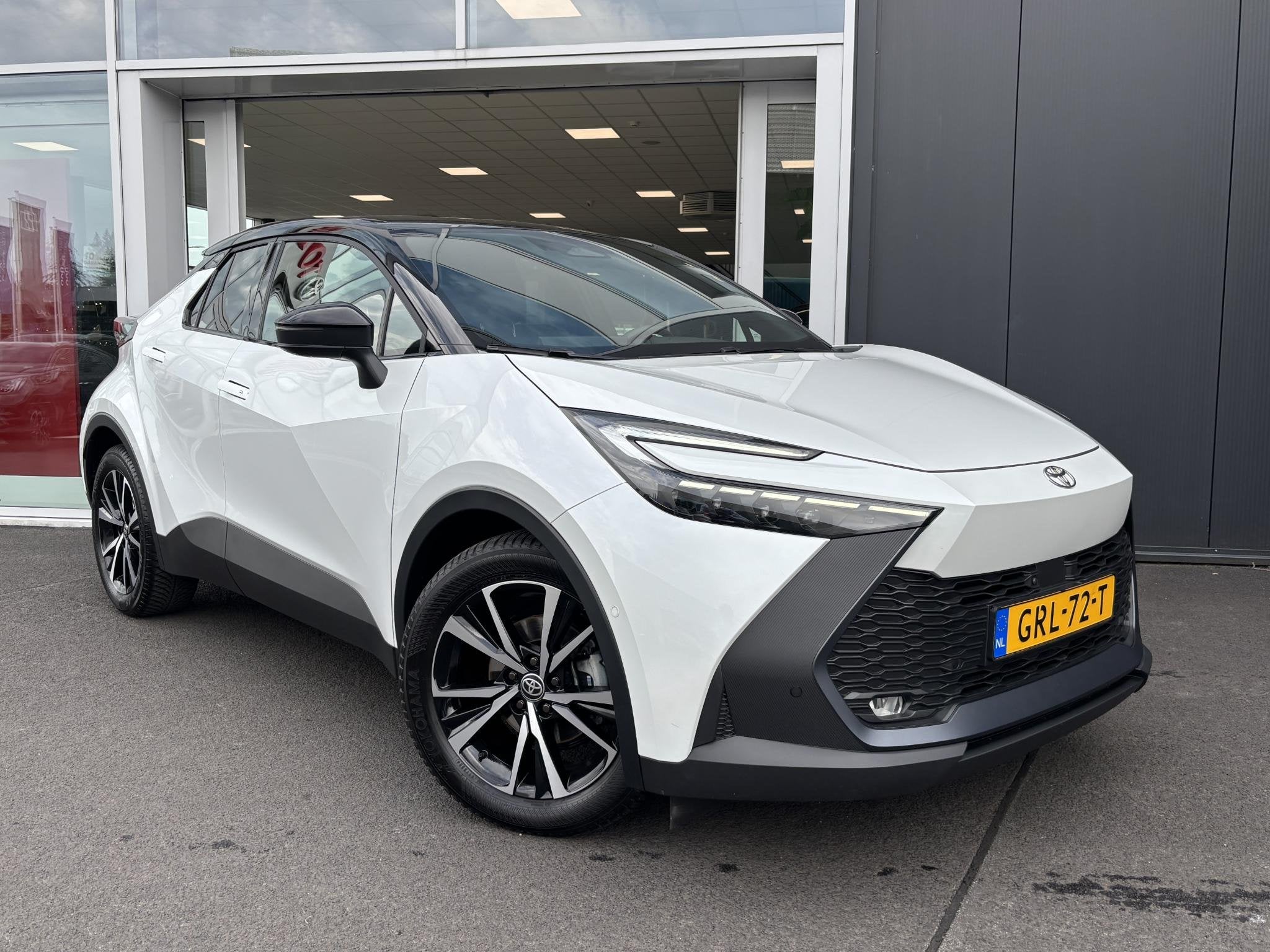 Toyota C-HR 1.8 Hybrid 140 First Edition | Dodehoekdetectie, Auto's, Stof, Euro 6, 4 cilinders, Wit