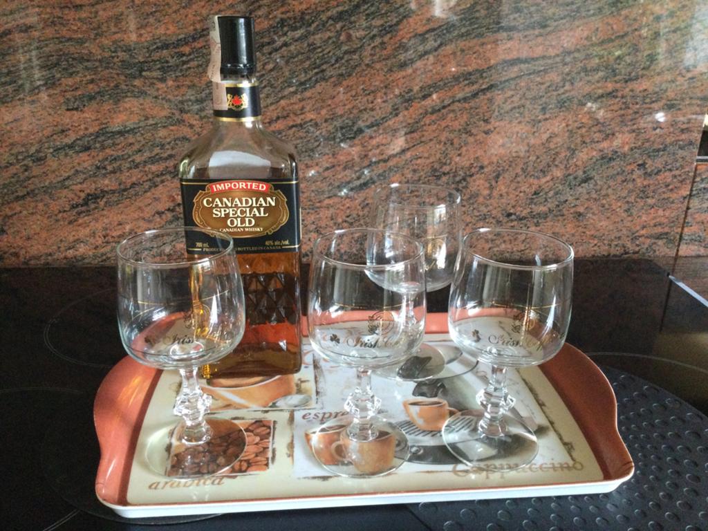 Vier nieuwe Douwe Egberts Irish Coffee glazen. Vaderdag, Verzamelen, Glas en Borrelglaasjes, Ophalen of Verzenden, Nieuw, Overige typen