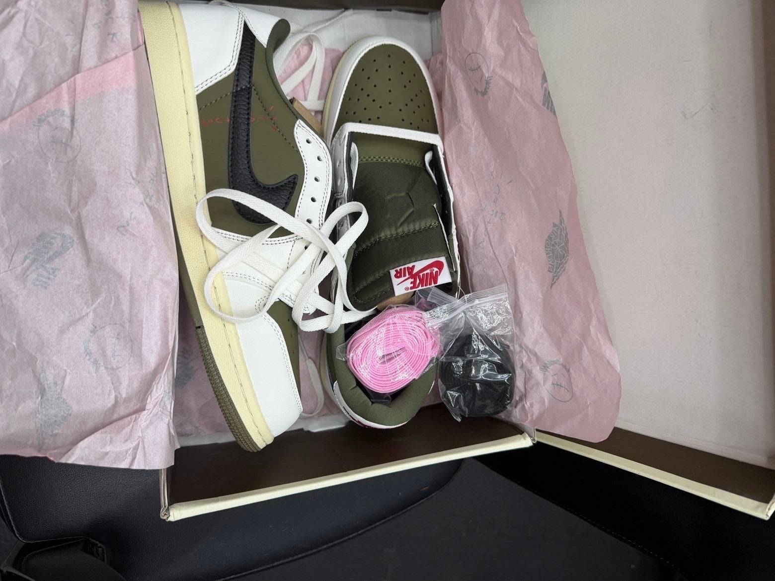 Nike Air Jordan 1 Low Travis Scott Olive, Ophalen of Verzenden, Nieuw, Overige kleuren, Sneakers of Gympen