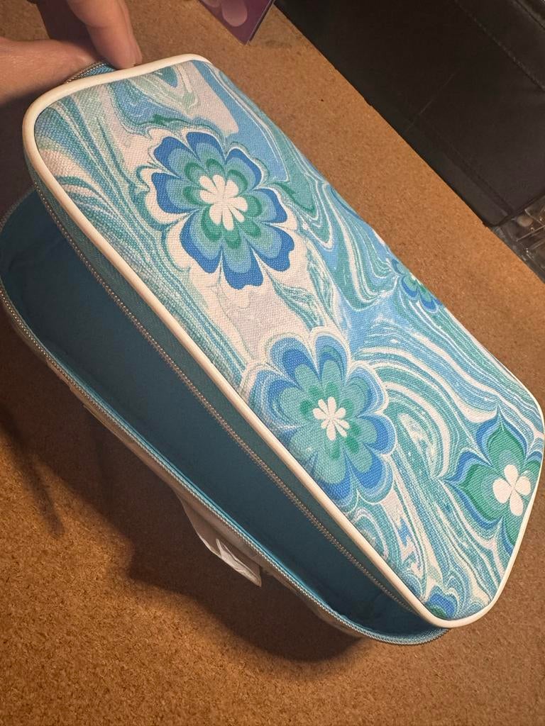 Mooie blauwe etui met bloemenpatroon, Ophalen of Verzenden, Zo goed als nieuw, Blauw, Softcase