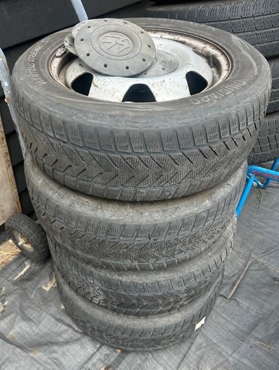 4x Vredestein winterbanden 235/55 R17 op VW stalen velgen, Ophalen, Banden en Velgen, 17 inch, Winterbanden
