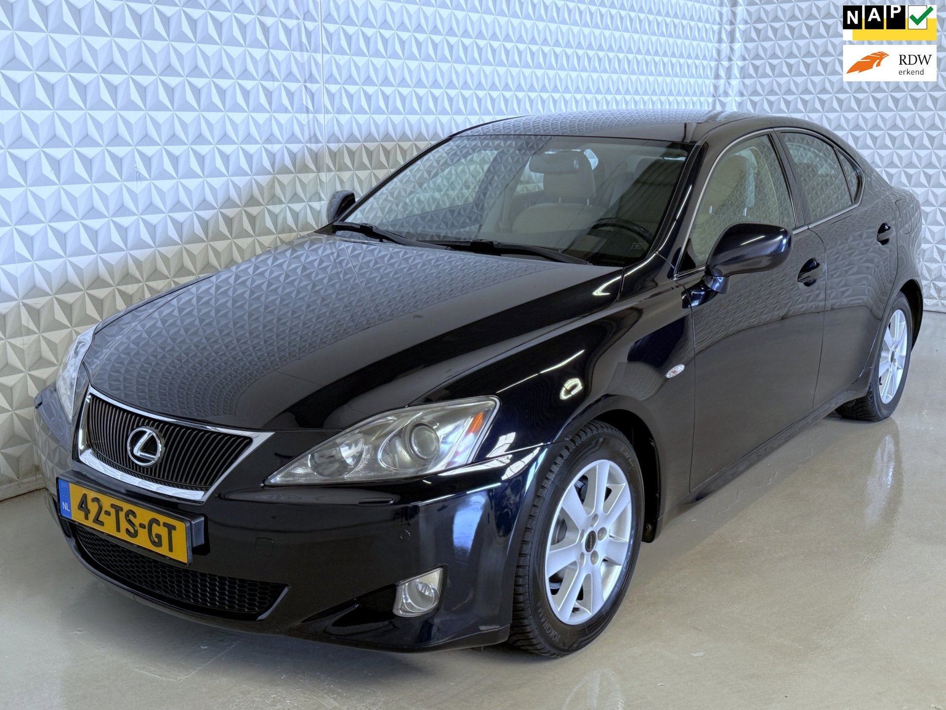 Lexus IS 250 Executive in GOEDE STAAT! *OrigNL* 155.000km (2, Auto's, 2500 cc, Achterwielaandrijving, Gebruikt, Beige