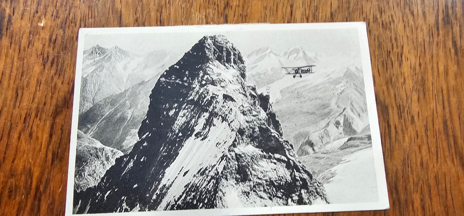 Zeldzame Zwitserse postkaart met vliegtuig en Matterhorn, Verzamelen, Verzenden, 1920 tot 1940, Overig Europa