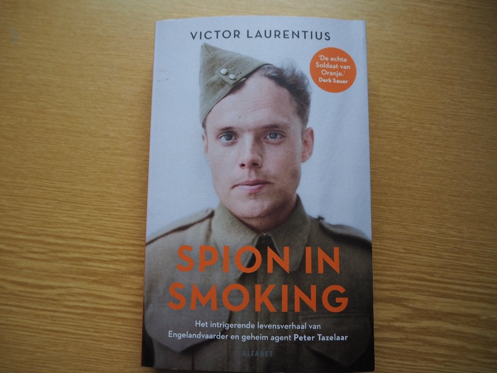 Boek "Spion in smoking" verwant aan Soldaat van Oranje, 20e eeuw of later, Victor Laurentius, Ophalen of Verzenden, Zo goed als nieuw