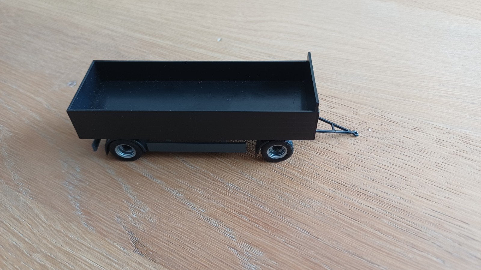 Herpa aanhanger open zwarte bak, donkergrijs chassis, Hobby en Vrije tijd, Modelauto's | 1:87, Ophalen of Verzenden, Nieuw, Bus of Vrachtwagen
