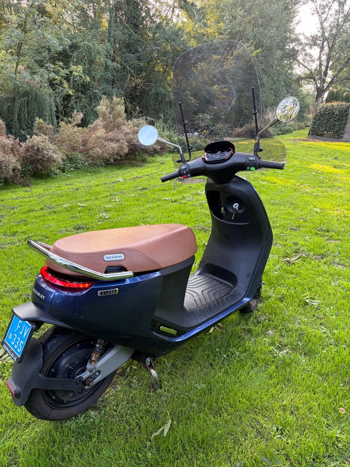 Foto 4 van Segway E125S Elektrische Scooter - Zo goed als nieuw