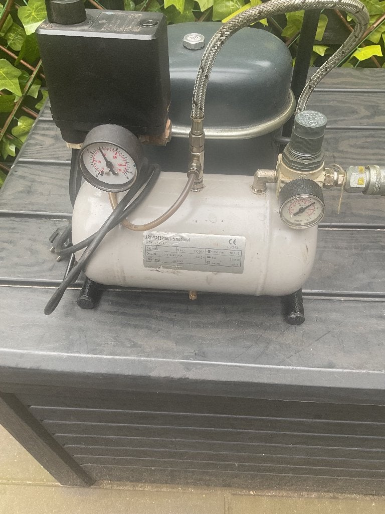 Kleine stille compressor, Doe-het-zelf en Verbouw, Ophalen, Gebruikt, 6 tot 10 bar, Minder dan 200 liter/min