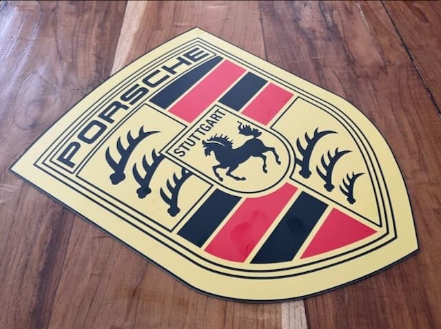 PORSCHE  reclamebord logo merk retro - kunststof  34  42 c, Ophalen of Verzenden, Zo goed als nieuw, Auto's